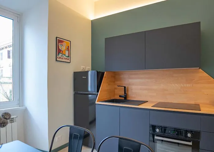 Easytopstay - Crescenzio Stylish